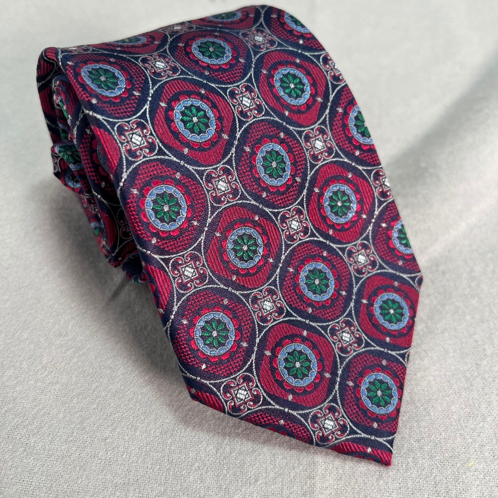 Cape Cod Neckwear Silk Tie Medallion‎ Pattern Red Intricate 3.25x60